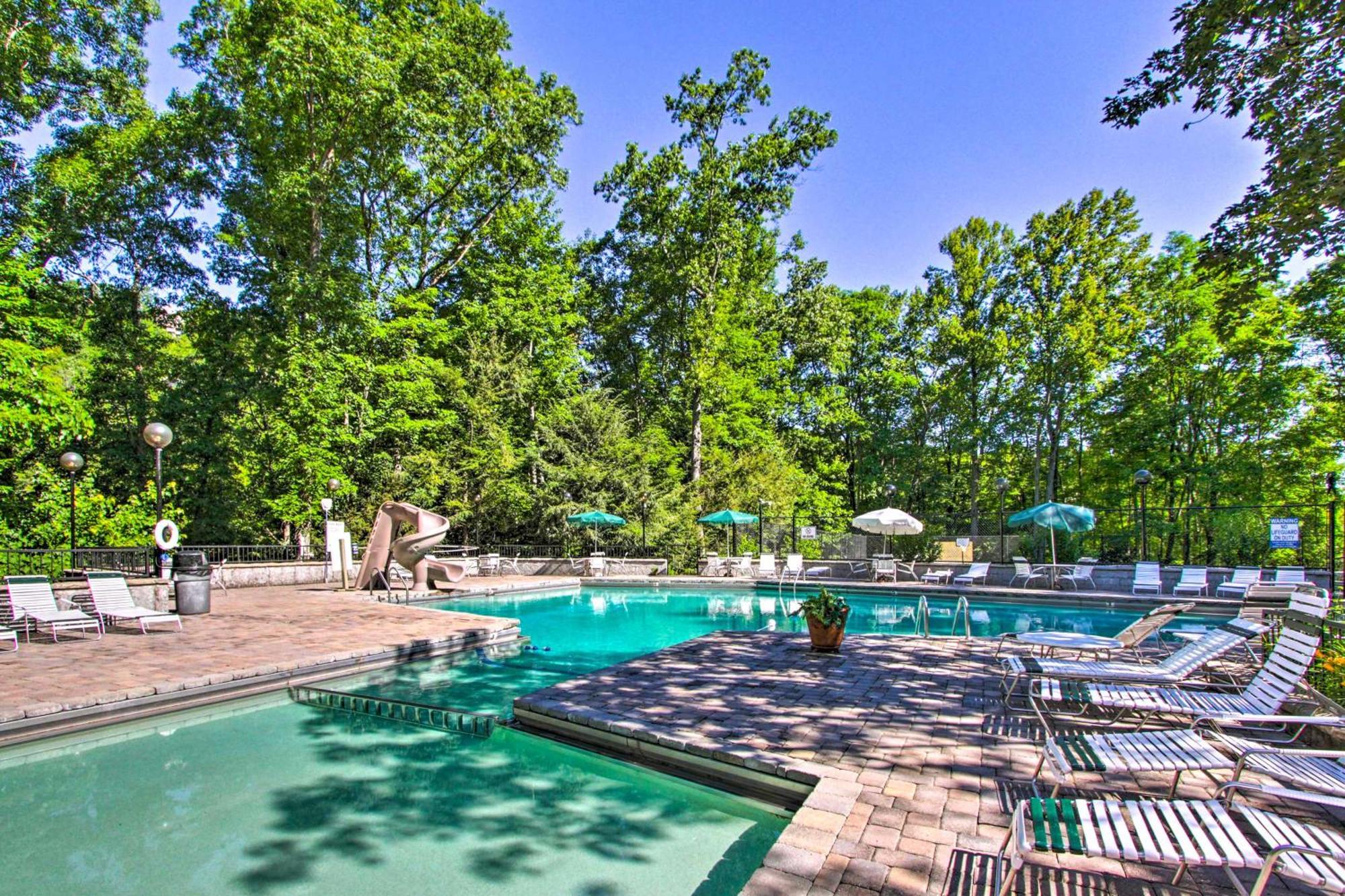Gatlinburg Vacation Rental Balcony With Hot Tub! ภายนอก รูปภาพ