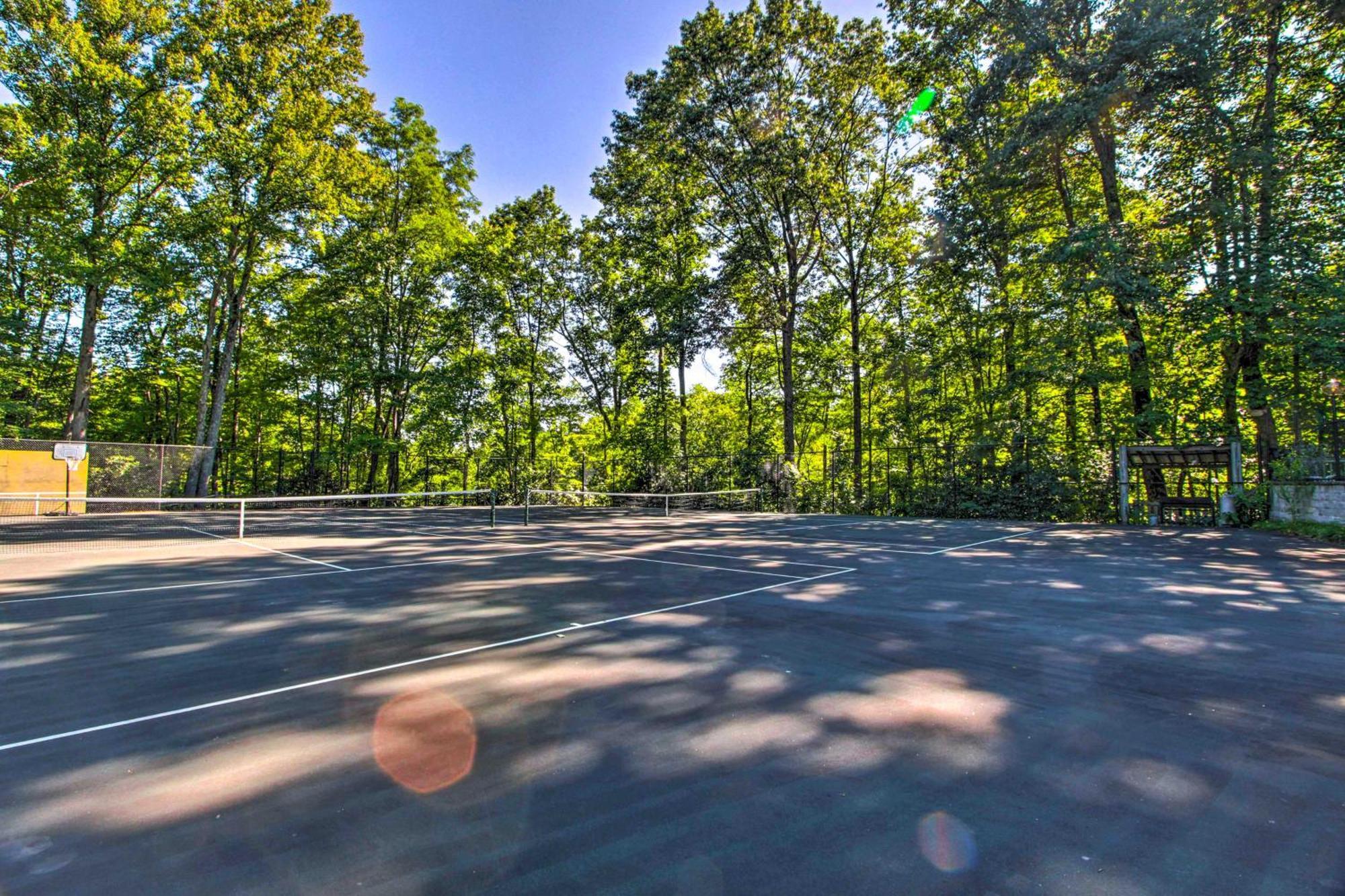 Gatlinburg Vacation Rental Balcony With Hot Tub! ภายนอก รูปภาพ